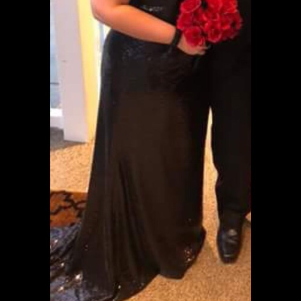 Dress - Picture 2 of 2